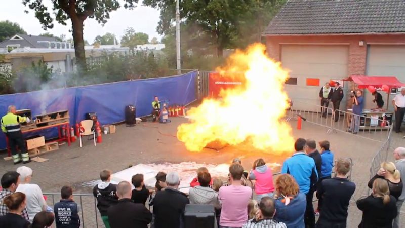 Gasflesje explodeert.